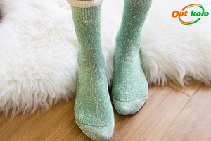 Махрові жіночі шкарпетки: На які моделі слід звернути увагу перед настанням холодів?